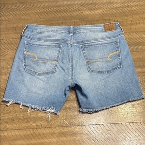 American Eagle Outfitters Light Wash Frayed Hem Denim Shorts